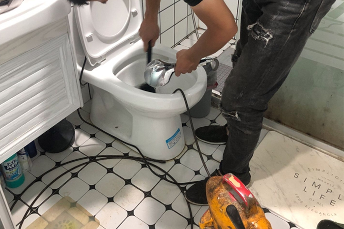 珠海马桶堵塞自己疏通还是找师傅？专业上门服务让你省时更省心